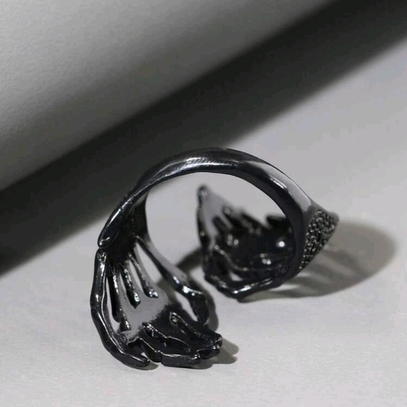 Men skeleton hand design wrap ring - Picture 2 of 4
